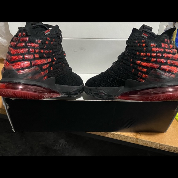 Lebron 17 Basketball Shoes - Picture 4 of 16